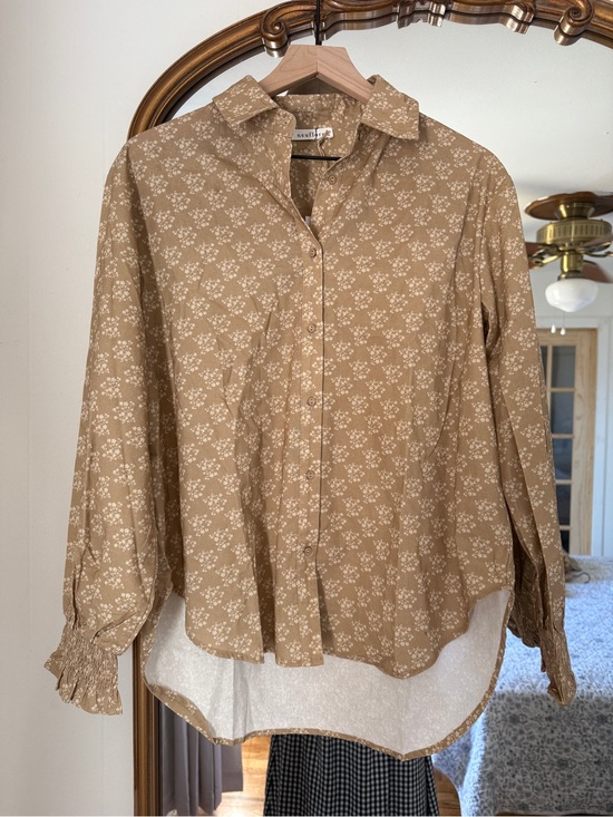 Neuflora Tops - NWT Neuflora Button Down size XS